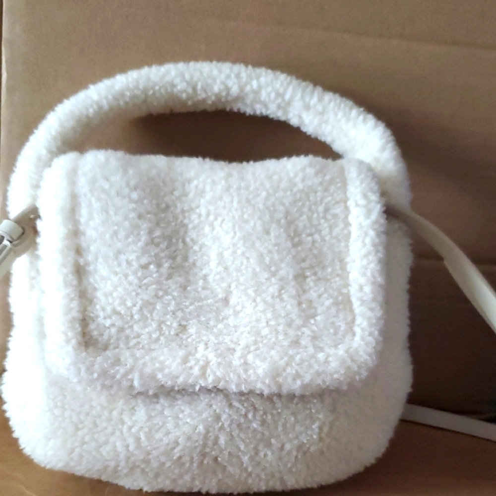 LITTLE CHARLES Y KEITH Cream Girls Croosbady Bag